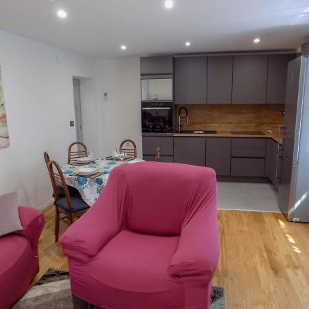 Oriella Apartmans And Room Новиград Екстериор снимка