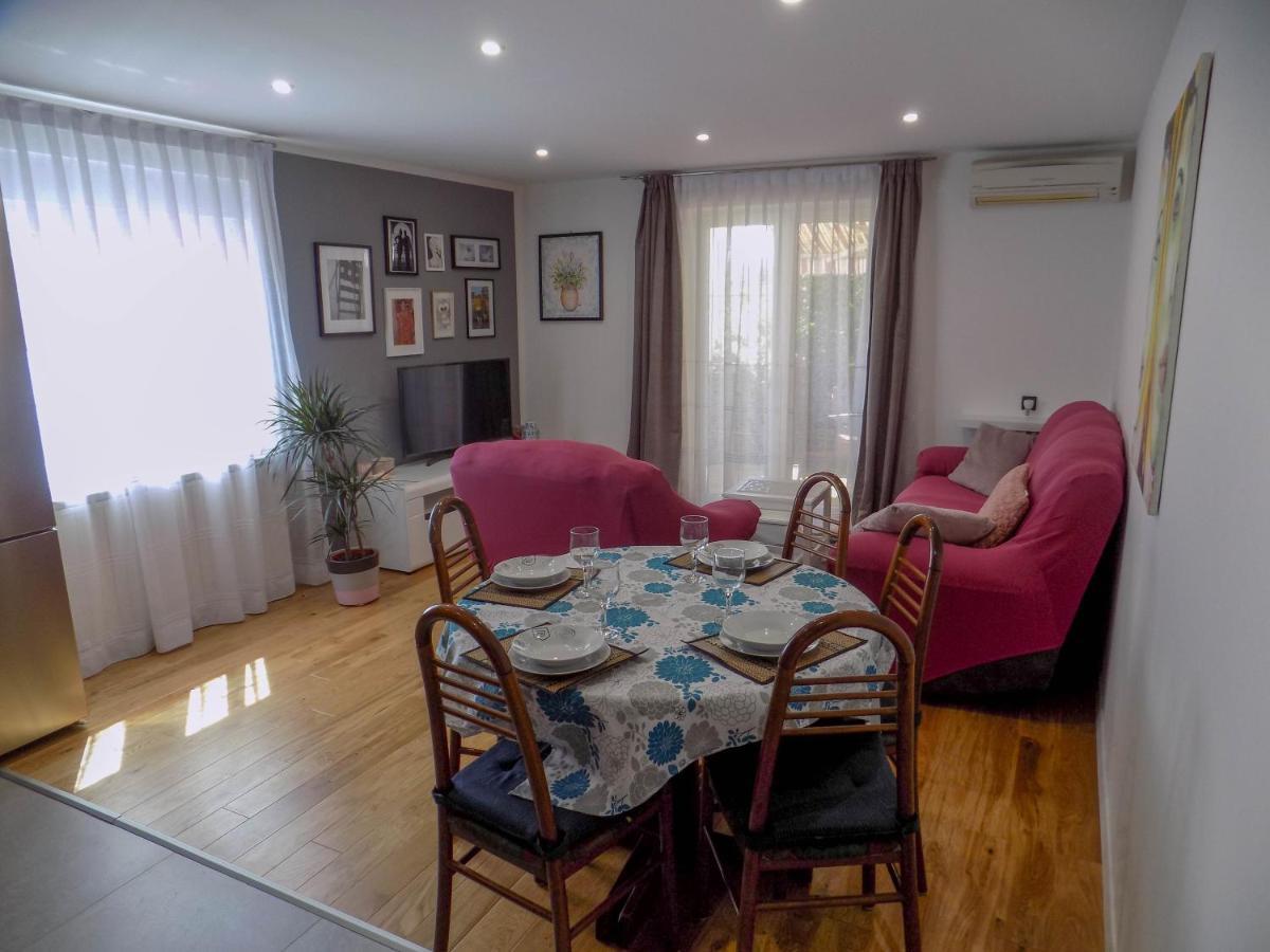 Oriella Apartmans And Room Новиград Екстериор снимка