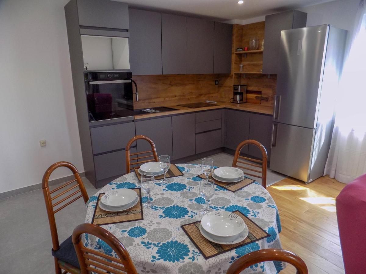 Oriella Apartmans And Room Новиград Екстериор снимка