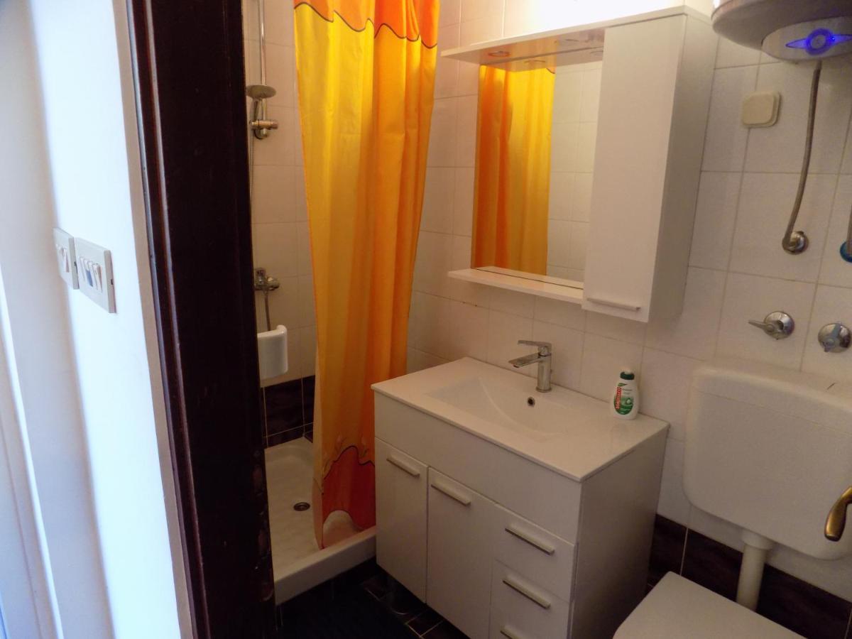 Oriella Apartmans And Room Новиград Екстериор снимка